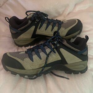 Women’s Pacific Trail hiking shoes(used once) size 10